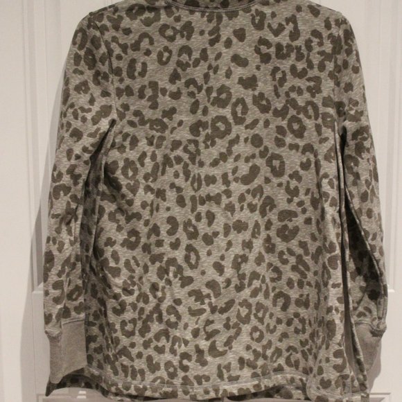2/$20 🏷 Old Navy Maternitg Leopard Pullover Size XS - Picture 4 of 4